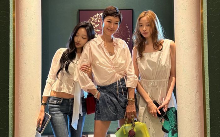 Người mẫu Byun Jung Soo gây sốt với nhan sắc trẻ trung bên hai con gái