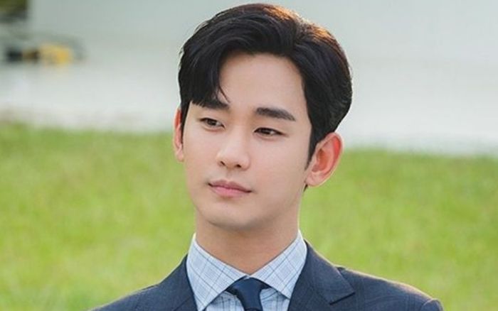 Kim Soo Hyun tái xuất, hơn 40 kịch bản chờ gọi tên