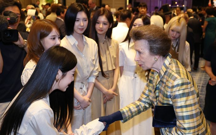 NMIXX gặp Công chúa Anne