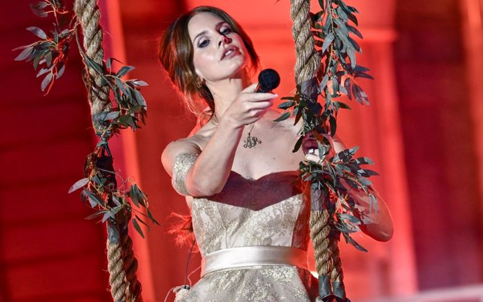 Lana Del Rey thông báo ra mắt hai album