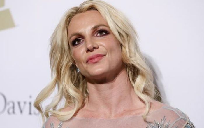 Britney Spears tiếp tục úp mở chuyện sinh con ở tuổi 44