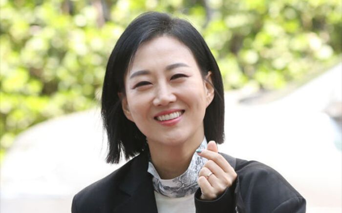 Jang Yoon Jung lần đầu lộ diện sau ồn ào liên quan đến mẹ ruột