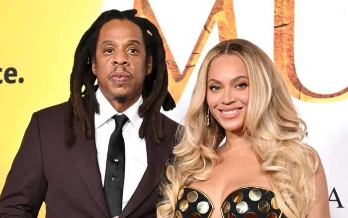 Một người đàn ông lái xe đâm vào cổng biệt thự của Beyoncé