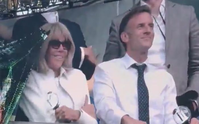Tổng thống Pháp Emmanuel Macron và phu nhân đến xem concert BTS