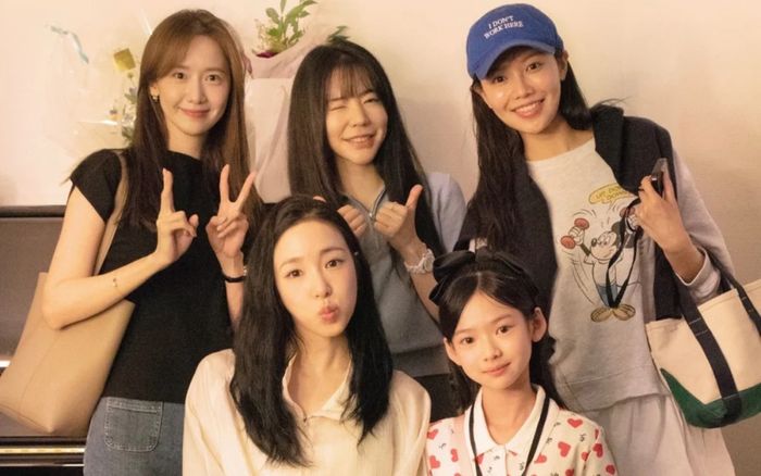 YoonA, Sooyoung và Sunny hội ngộ cổ vũ Tiffany