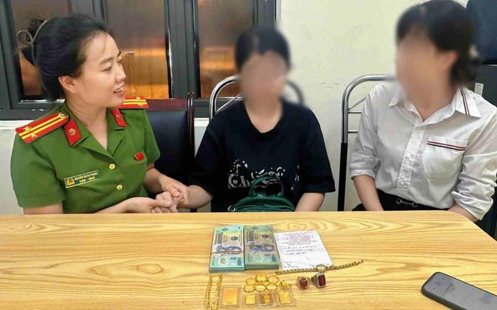 Nữ sinh phá két sắt mang toàn bộ tài sản đi bán, nhân viên tiệm vàng thấy bất thường liền báo Công an