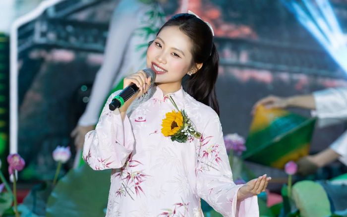Xôn xao giá cát-xê nghìn đô của Phương Mỹ Chi
