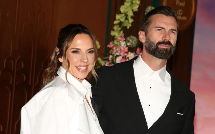 Nữ ca sĩ Mel C (Spice Girls) bí mật kết hôn với bạn trai người mẫu, váy cưới do Victoria Beckham thiết kế