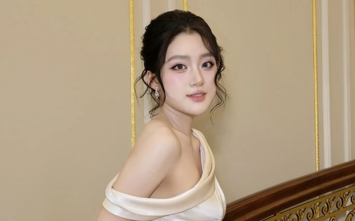 Vẻ đẹp cuối hè ở Hà Nội - vùng đất nuôi dưỡng Hoa hậu Phương Oanh
