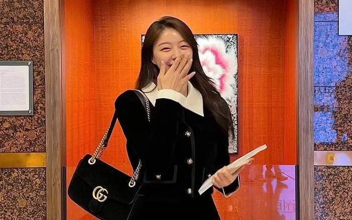 Nữ người mẫu Jung Yoo Jin khoe vóc dáng gây sốt