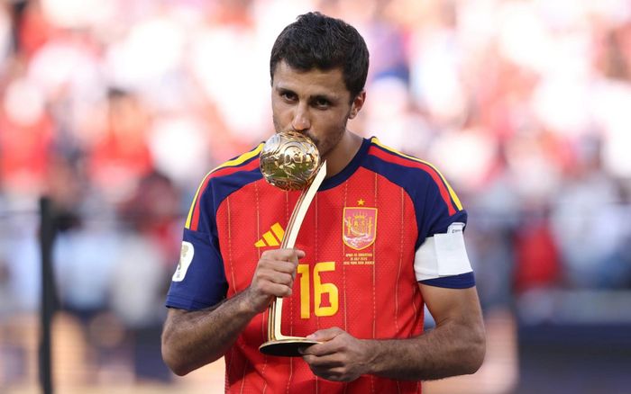 Rodri vượt Messi và Mbappe, giành Quả bóng vàng World Cup 2026
