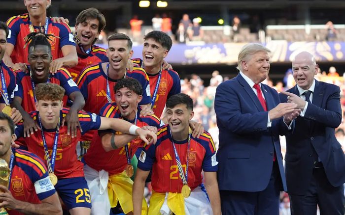 Bức ảnh Donald Trump tại World Cup 2026 gây tranh cãi