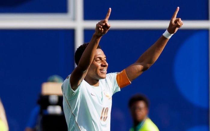 Có bất công với Mbappe?
