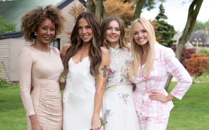 Spice Girls tái hợp tại đám cưới bí mật của Mel C, Victoria Beckham vắng mặt