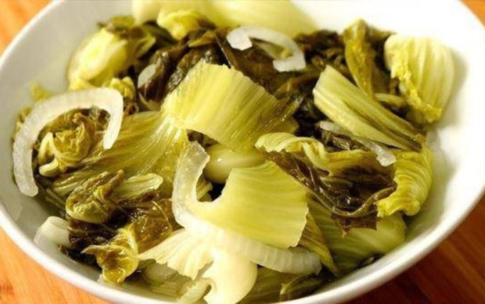 Ăn dưa muối quá nhiều gây ảnh hưởng sức khỏe ra sao?