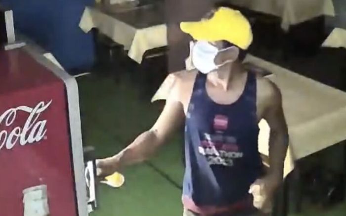 Vào quán ăn trộm đồ, người đàn ông bỏ quên một thứ khó tin