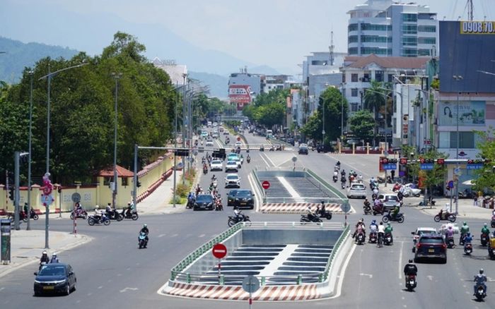 Nắng nóng gay gắt bao trùm miền Trung, nơi nào chạm ngưỡng 39°C?