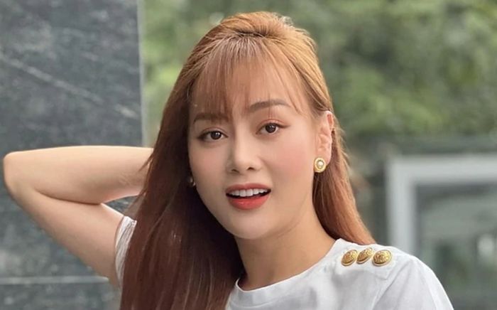 Về Ninh Bình quê Phương Oanh, tận hưởng mùa lau trắng đẹp như một thước phim