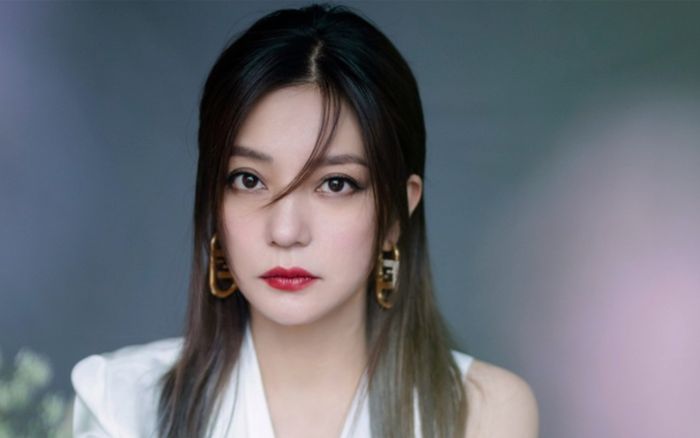 Cuộc sống hiện tại của Triệu Vy sau scandal