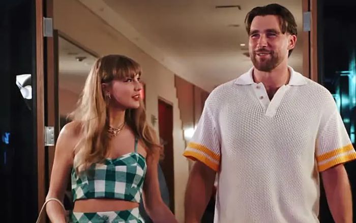 Màn trình diễn bất ngờ của Travis Kelce trong đám cưới với Taylor Swift