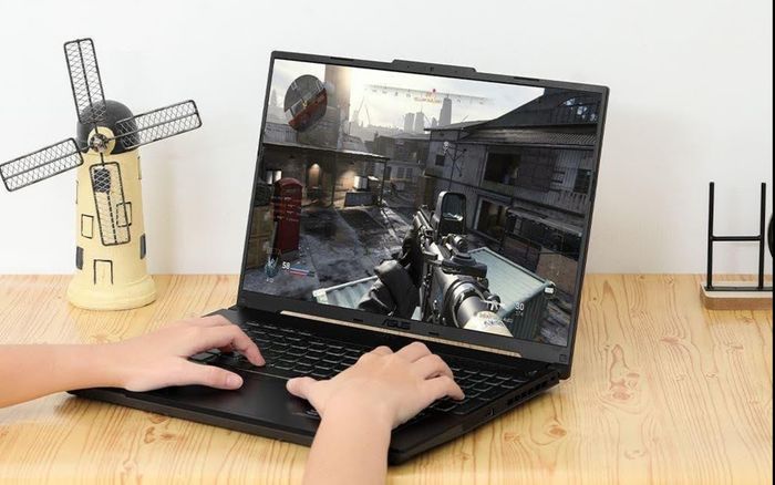 Laptop ASUS giá dễ tiếp cận đang thu hẹp khoảng cách với dòng cao cấp?