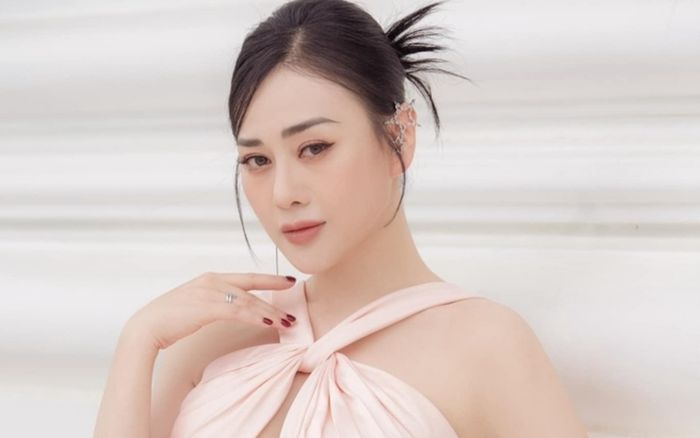 Theo chân Phương Oanh về Ninh Bình, khám phá những đầm sen đẹp nhưng ít người biết