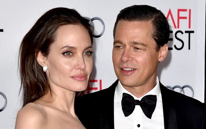 Angelina Jolie cảm thấy thế nào về việc các con bỏ họ của Brad Pitt?