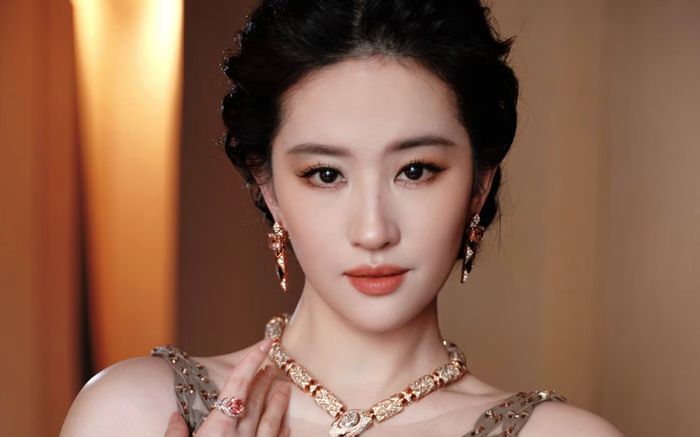 Top 10 nghệ sĩ được yêu thích nhất Trung Quốc: Vì sao Dương Mịch và Địch Lệ Nhiệt Ba vắng mặt?