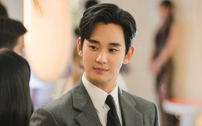 Sau thời gian vắng bóng, Kim Soo Hyun chính thức trở lại đường đua
