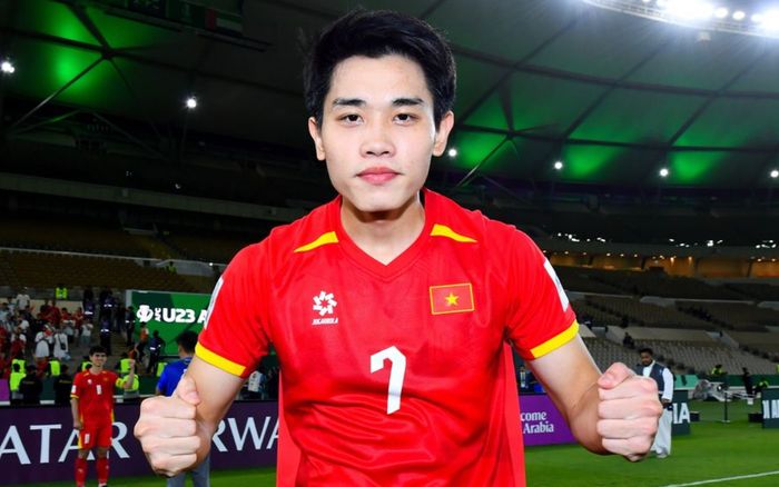 Vì World Cup, HLV Kim Sang Sik đừng để Đình Bắc dự bị