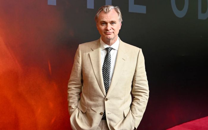 Christopher Nolan cấm tuyệt đối một món đồ trên phim trường, nữ diễn viên Anne Hathaway từng bị nhắc nhở
