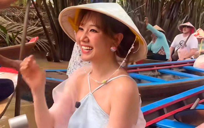Hari Won đi miền Tây vắng bóng chồng, người đồng hành gây chú ý