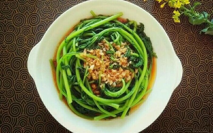 Loại rau cứ vào cuối hè đầu thu lại được bày bán khắp chợ, nhiều người nhìn thấy là biết đổi mùa