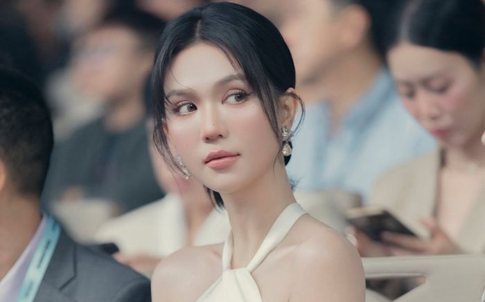 Ngọc Trinh tuyên bố thẳng về người âm thầm ở cạnh gần 10 năm