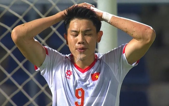 Tình cảnh đảo ngược với tiền đạo Đình Bắc