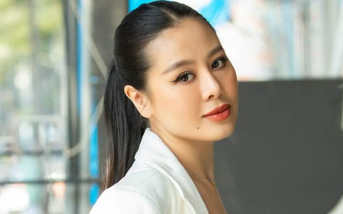 Nam Thư tạm gác hào quang về chăm trẻ