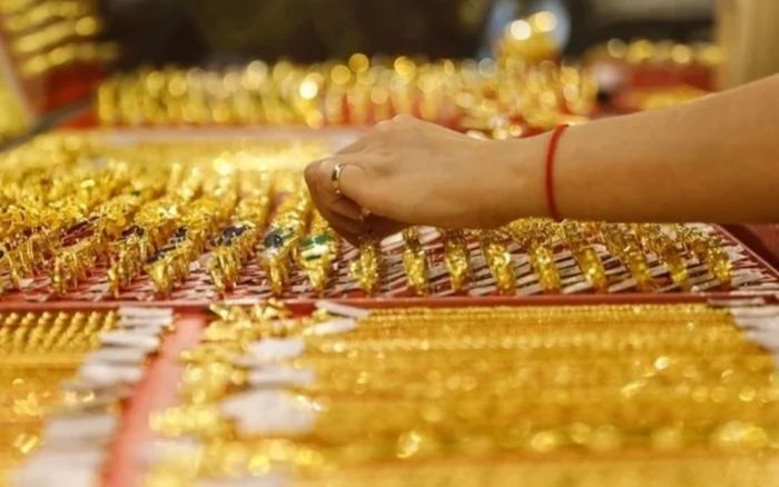 Tin tài chính hôm nay 27/7: Giá vàng bật tăng, USD tiếp tục đi lên