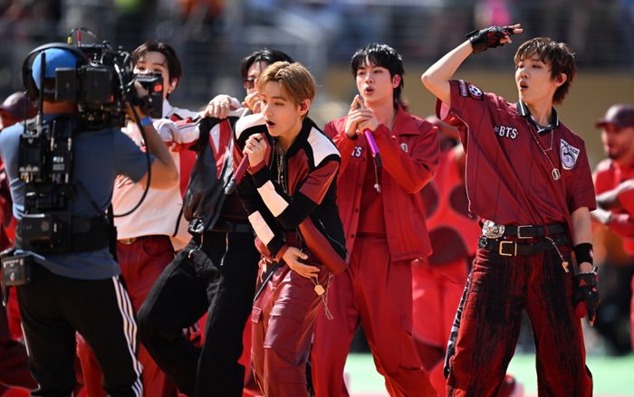 BTS đồng loạt 'ngược dòng' trên các bảng xếp hạng toàn cầu hậu World Cup 2026