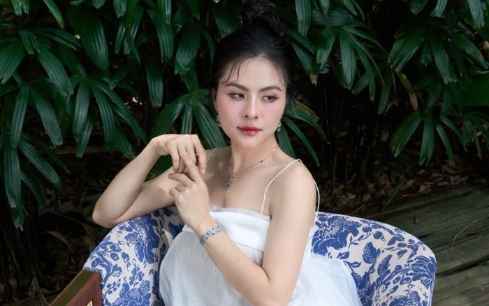 Vân Trang hội ngộ 2 người đặc biệt lúc 5 giờ sáng, khoảnh khắc thân thiết gây chú ý