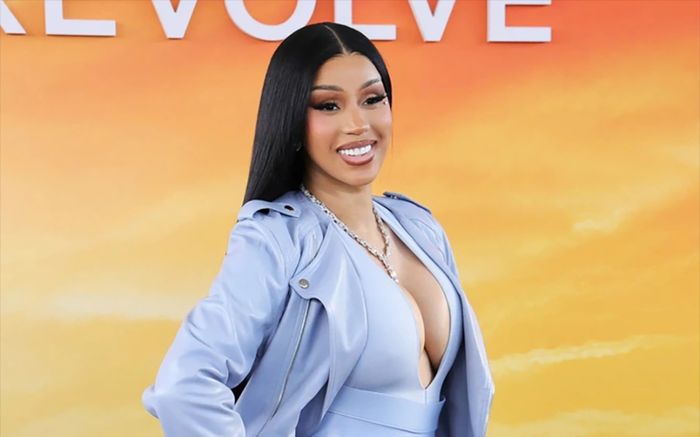 Cardi B đáp trả lời khuyên nên độc thân sau chia tay Stefon Diggs