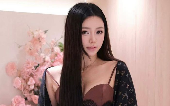 Dòng trạng thái gây chú ý của Quỳnh Kool