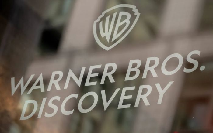 Warner Bros. cáo buộc Amazon chiêu mộ trái phép các giám đốc điều hành