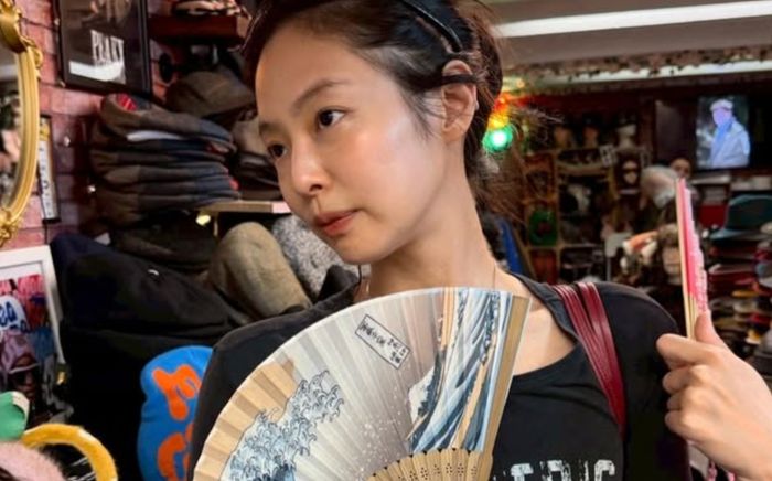 Ảnh đời thường không son phấn của Jennie (BLACKPINK) ở London gây sốt