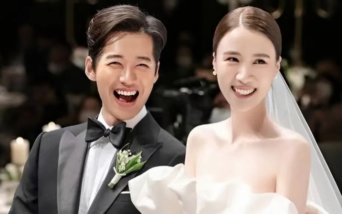 Vợ diễn viên Nam Goong Min vừa sinh con trai