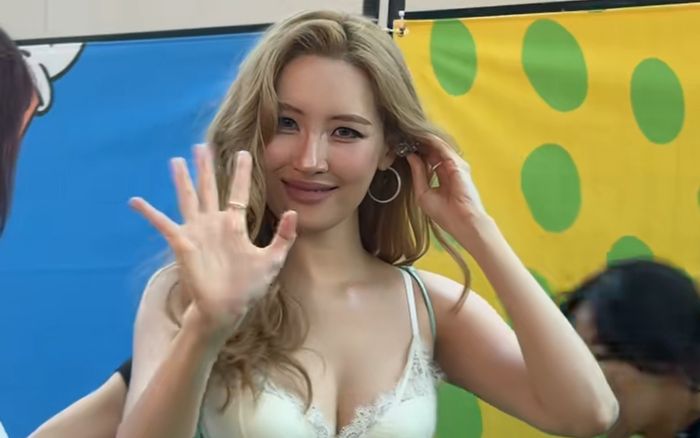'Bỏng mắt' với ảnh hậu trường của Sunmi tại Waterbomb