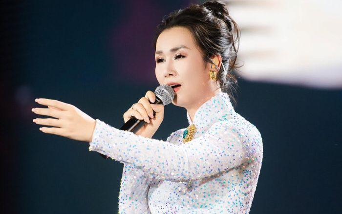Võ Hạ Trâm quyết định thay đổi khi hát lại 'Viếp tiếp câu chuyện hòa bình' của Nguyễn Văn Chung