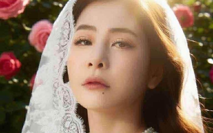 Cát Phượng diện váy cưới, công khai tìm chú rể