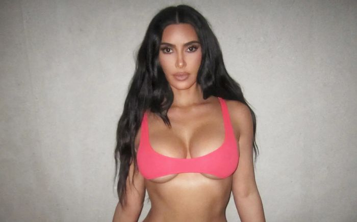 Loạt ảnh diện đồ tắm bé tí gây sốt của người mẫu Kim Kardashian