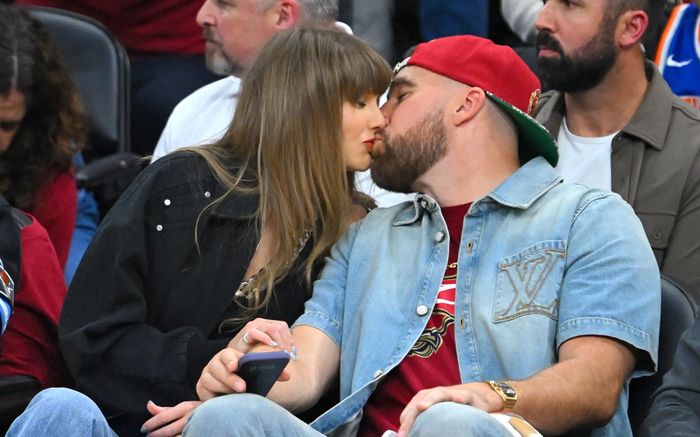 Gigi Hadid và Bradley Cooper dự tiệc cưới riêng tư của Taylor Swift