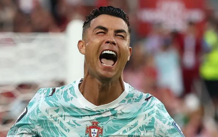 Ronaldo nghẹn ngào sau chiến thắng của Bồ Đào Nha